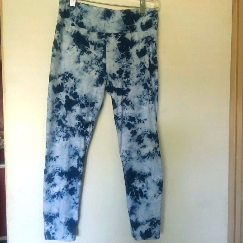 NO BOUNDARIES leggings in size medium.